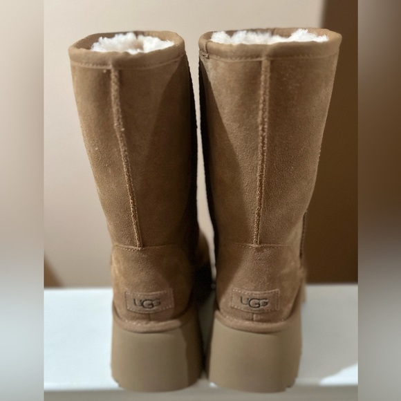 UGG® Women's Classic Short New Heights Chestnut Booties. Size 9. - Picture 5 of 10